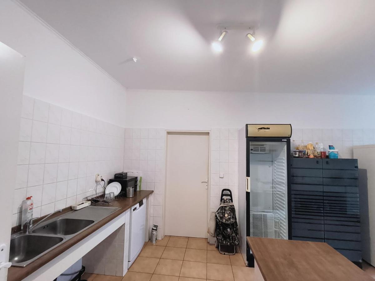 Cozy Room With Garden In براتسيلافا المظهر الخارجي الصورة