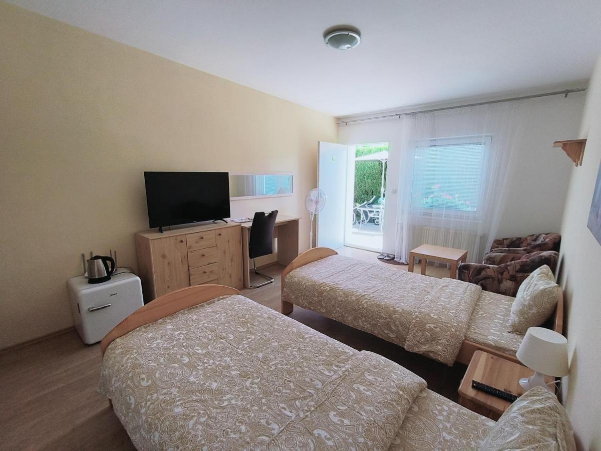 Cozy Room With Garden In براتسيلافا المظهر الخارجي الصورة