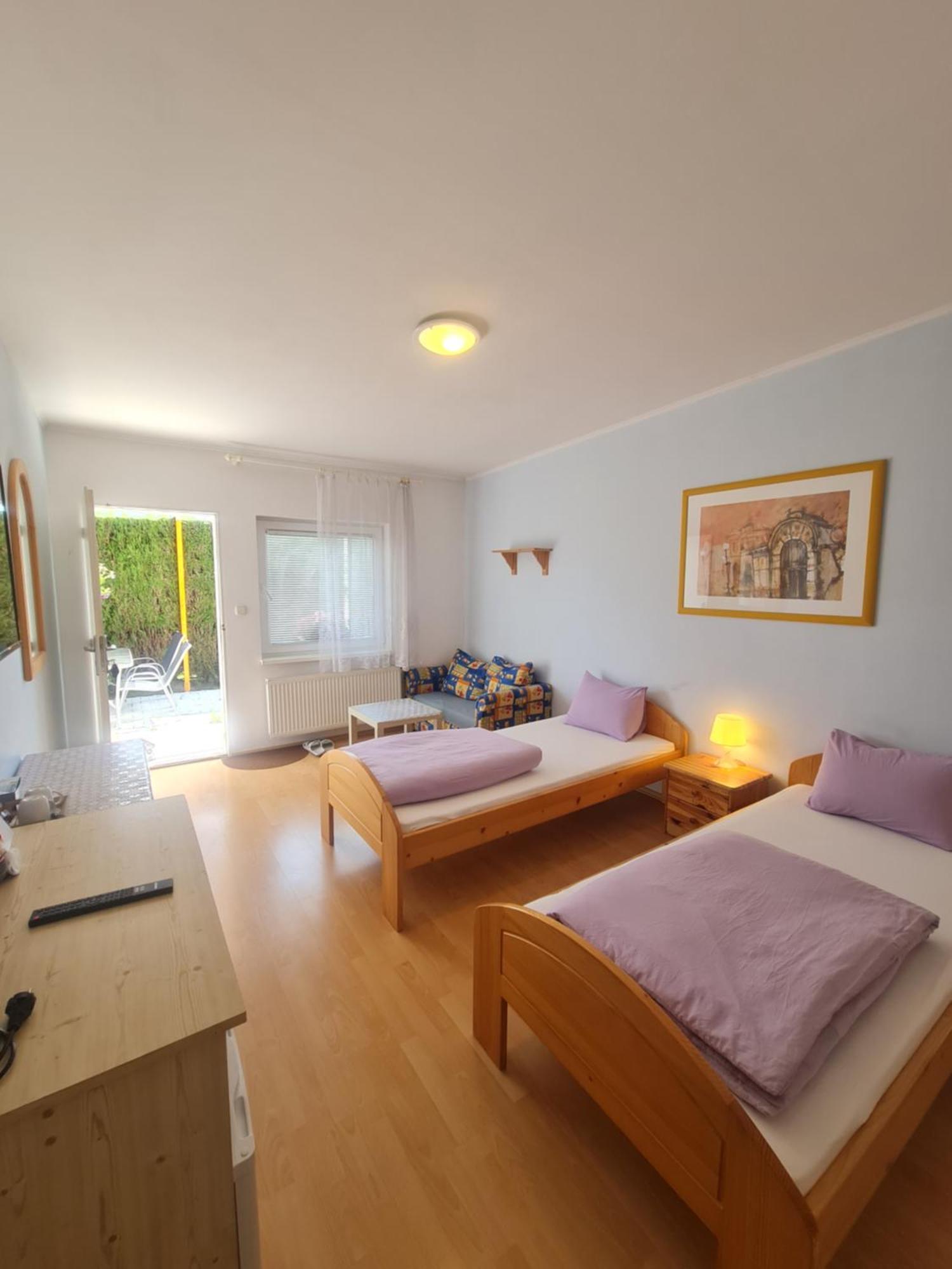 Cozy Room With Garden In براتسيلافا المظهر الخارجي الصورة