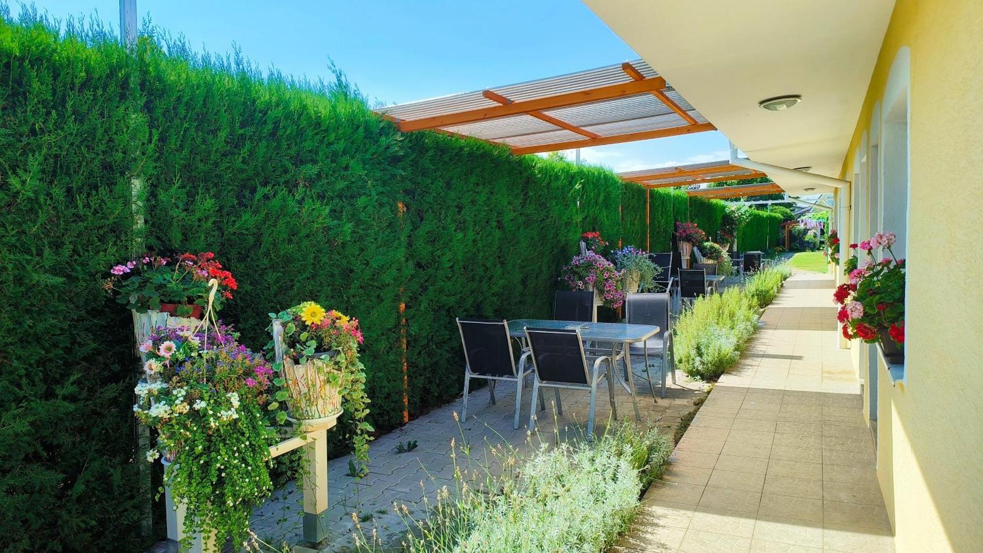 Cozy Room With Garden In براتسيلافا المظهر الخارجي الصورة